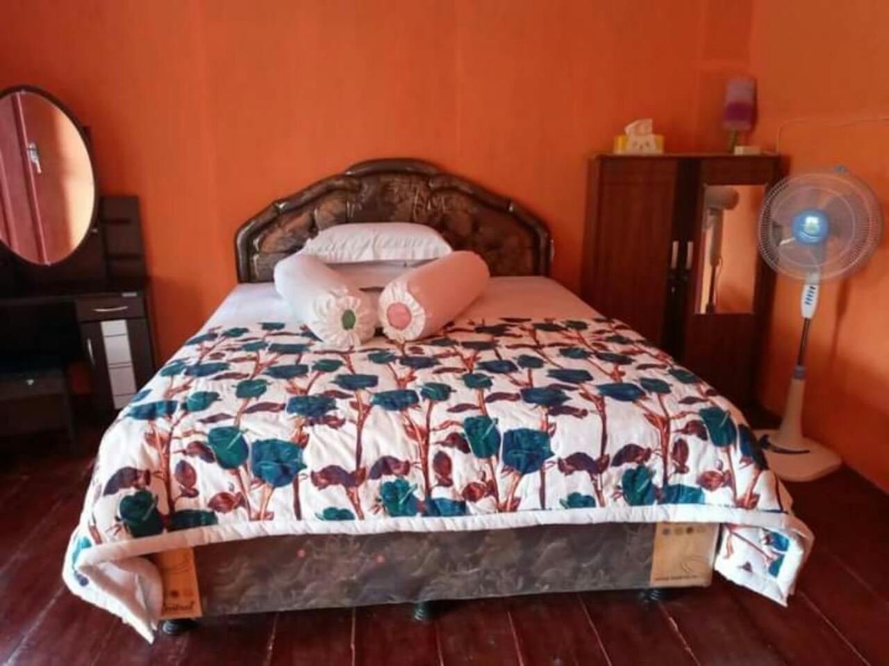 Nusa Nalan Beach Resort Rumah Olat Zimmer foto