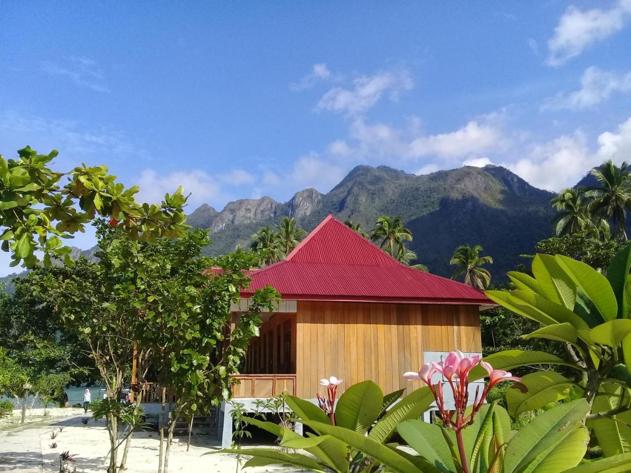 Nusa Nalan Beach Resort Rumah Olat Exterior foto